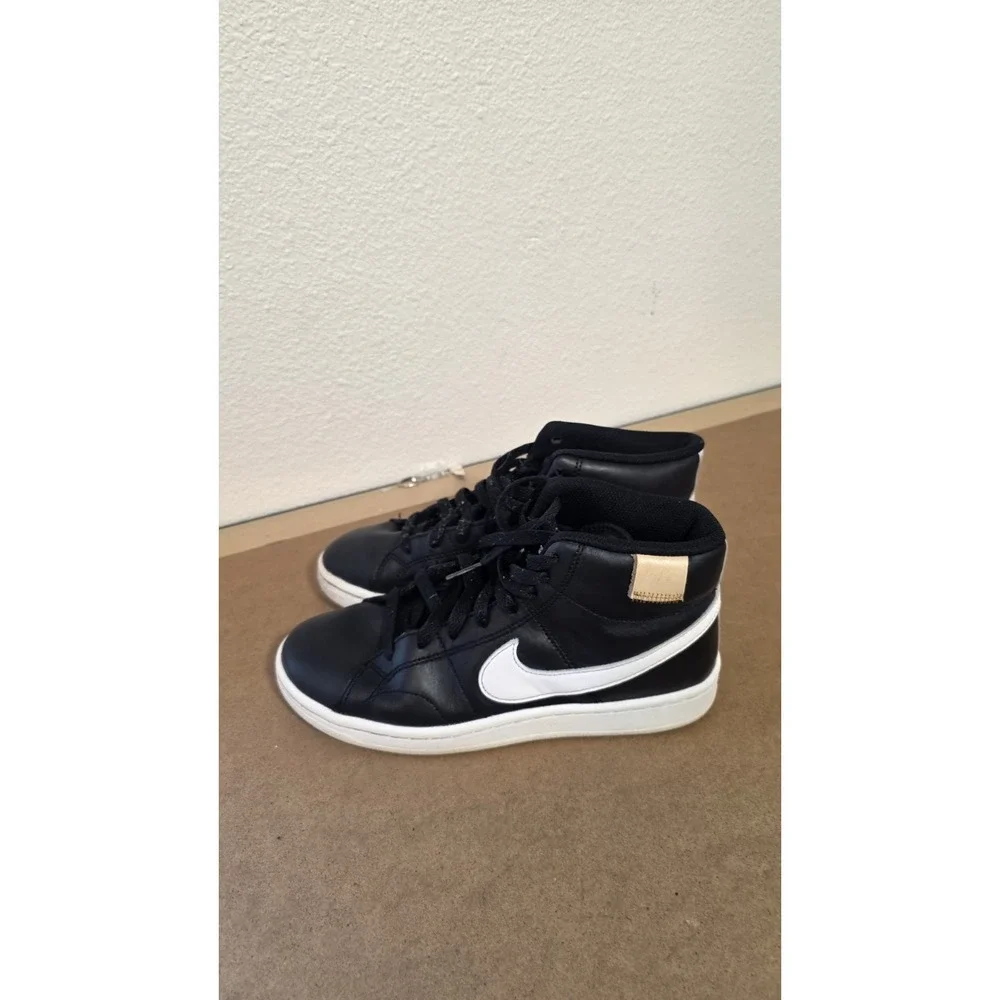 Nike court royale